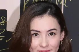 张柏芝也不再年轻了，但是摆pose绝对不输小花们图片