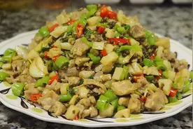 教你一道重庆流传已久的特色江湖菜璧山尖椒兔，味道正宗风味独特视频封面