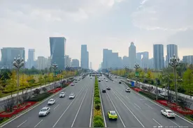 成都道路属国内上乘，又宽阔又整齐，不输北京深圳，你喜欢哪条？图片