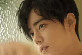 肖战工作室大清早放200万福利！低头浅笑上演湿身湿发诱惑！图片