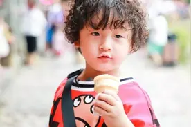 邹市明一家为奥运加油，邹明轩看着比爸爸还壮，已入选国家马球队图片