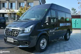 高端轻客市场领跑者，国六自动挡客货两用，新世代全顺Pro实拍图片