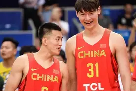 曝王哲林、郭艾伦复出国家队，小胡、周琦赴美参赛，杜锋运筹帷幄图片