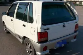 河南街头一辆奥拓，车牌号8888连号，有人出80万购买被拒图片