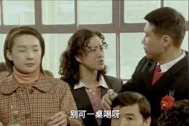 桂林大婚新娘一杯倒，伴娘全场跟着新娘敬酒，被误当成新娘视频封面