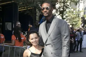 NBA球星人高马大，奥胖和波什等球星为何更愿意找矮个子女友？图片