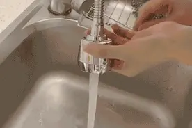 水龙头界的"劳斯莱斯"，360°旋转控水，既能节水，还能防溅水！图片