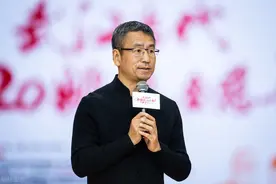 白岩松不让儿子白清扬考第一，却鼓励他看闲书，坚持让他吃3种苦图片