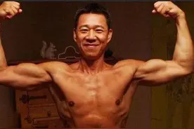王俊凯终于还是举铁了图片