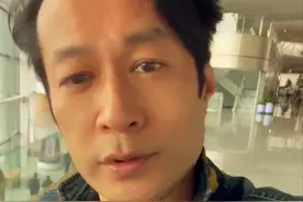 独自出差不带助理，讽刺某些明星是“巨婴”，这个戏骨可真敢说图片