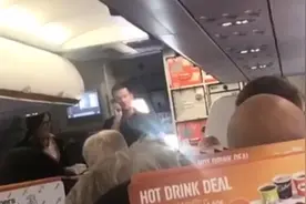 机长迟到乘客开飞机 乘客：着急去度假视频封面