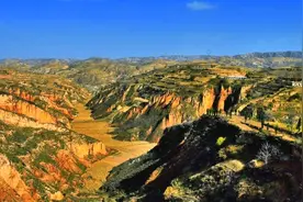 一座废弃无人村，农村小伙花1000万，竟然打造成山西文化名村图片