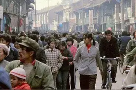 反扒公安2人一组，另配一个戴罪立功的“贼师傅”，民警大开眼界图片