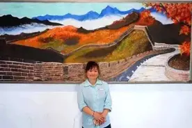 44岁保洁阿姨手绘板报获央视点赞，无数人围观有梦想谁都了不起图片