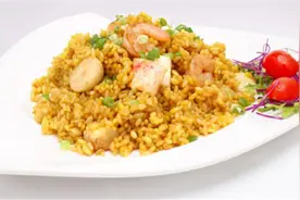 在家也能做的泰皇海鲜炒饭，米饭甘香粒粒分明，开胃不腻口图片