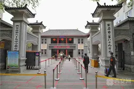 老师化身“学生” 西安市第八十九中学提前演练入学程序图片