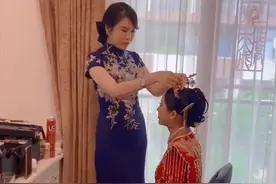 广东一姐姐贴心牵新娘妹妹下楼，网友眼前一亮：优雅气质惊艳众人图片