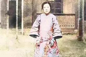 美女匪首“双枪驼龙”，张学良想要刀下留人，刑场上留下唯一照片图片
