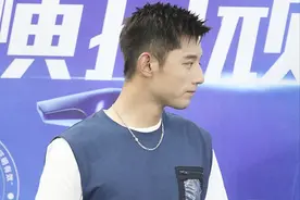 张继科的长相是真的帅，就算穿简单的休闲服装，也能看出好气质图片