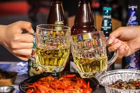 10吨啤酒免费喝！西安雪花硬核啤酒公园火热来袭，燃爆整个初夏图片