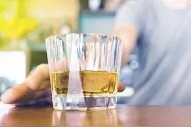 糖友们可以喝酒吗？需要这几点图片