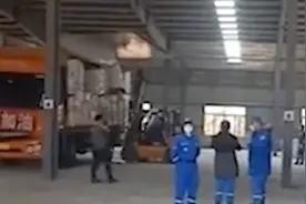 10万余件防疫物资从芝加哥包机抵达：捐赠武汉防疫一线视频封面