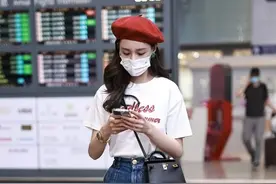 171cm沈梦辰潮流感真好，皮鞋+白袜也穿得很完美，这搭配值得尝试图片