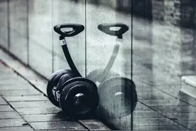 “代步神器”有可能成为“火灾凶器”电动平衡车还需平衡“炫酷”与安全图片