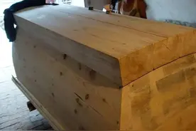 棺材匠：为逝者打造人生的最终归宿地图片