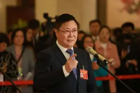 全国政协委员、北京同仁医院眼科中心主任王宁利：把致盲眼病当成一个重大慢病来管理图片