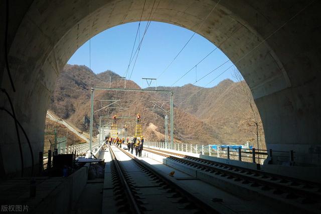 滇藏铁路:开通是必须的,可什么时候才能通呢?