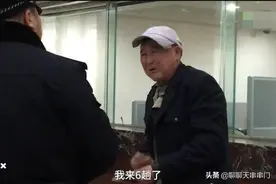 为什么家里老人总是不太会用手机？可能是跟生活习惯有关系图片