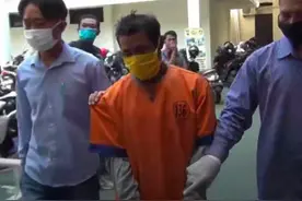 印尼12岁女孩被养母强迫嫁给42岁男子，男子已娶三个妻子被控重婚图片