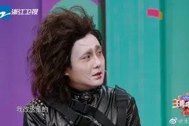 沈腾节目笑掉假发瞬间，华晨宇坐地大笑，只有贾玲第一时间帮遮挡图片