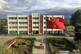 雷锋精神永放光芒——中国工农红军东村会议红军小学践行雷锋精神，争做美德少年系列活动之手抄报比赛篇图片