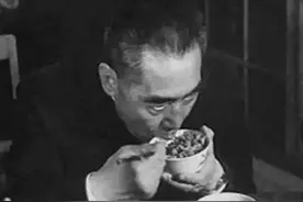 周恩来餐桌故事：宴请外宾自掏腰包，不失风范，60大寿却吃工作餐图片