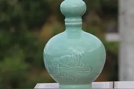 四川传统陶艺青釉酒坛图片