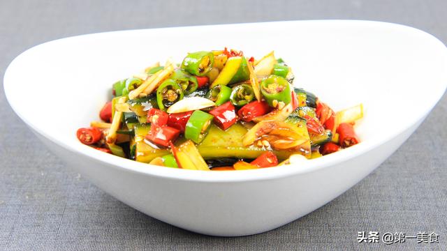 小黄瓜咸菜的腌制方法（黄瓜省时的腌制方法）