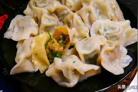 调荠菜饺子馅时，3味料不能放，多加1水，饺子鲜美多汁，不发涩图片