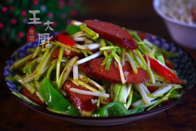 蒜苗炒香肠这样做，好吃又下饭，美味很简单，上桌就抢光