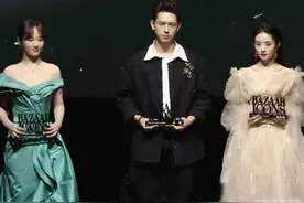钟楚曦亲眼看着前男友李现和杨紫组CP，堪称现实版疼痛文学图片
