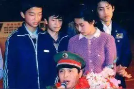 军歌永不老！老山英雄徐良，春晚首唱《血染的风采》图片
