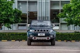 国产越野BJ40上市，2.3T+后桥差速锁，离地间隙254mm，越野无压力图片