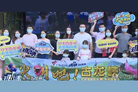 “秋天里第一杯奶茶”又刷屏，朋友圈画风却是这样图片