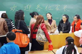 开家长会，这三类衣服父母别穿，老师不明说，但内心“讨厌得很”图片