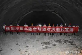 渝黔高速公路扩能全线重点控制性工程 兴隆台隧道右洞顺利贯通图片