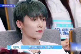 青2：刘雨昕C位断层第一，镜头却剪得稀碎，特写镜头都在别人身上图片