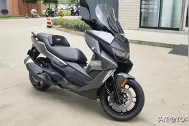 不少人因价格而放弃！8万多的350踏板 宝马C400GT实拍图片