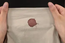 不管床单血渍多顽固，教你不用一滴水，新老血渍轻松洗净图片