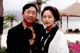写下《文化苦旅》之后离婚，余秋雨那些年经历了什么？图片
